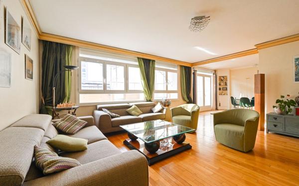 Appartement à vendre    4 pièces • 90,05 m2 Paris 11