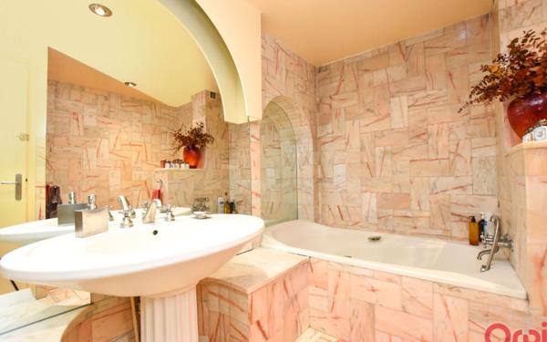 Appartement à vendre    4 pièces • 90,05 m2 Paris 11