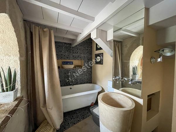 Charmante maison en pierre a vendre dans le centre-bourg de Ambon