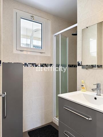 Appartement
         5 pièces
        - 68 m² Exclusivité 128 000 € *