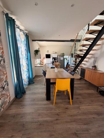 Maison
         5 pièces
        - 140 m² 200 500 € *