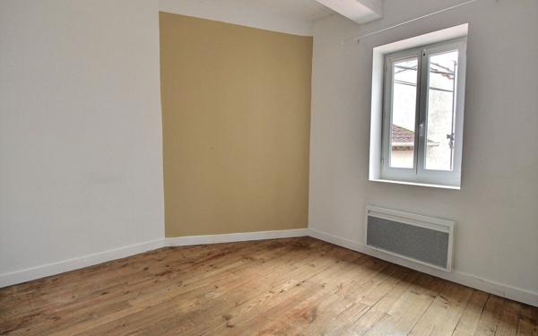 Maison à louer    4 pièces •  Saint-Paul-Cap-de-Joux