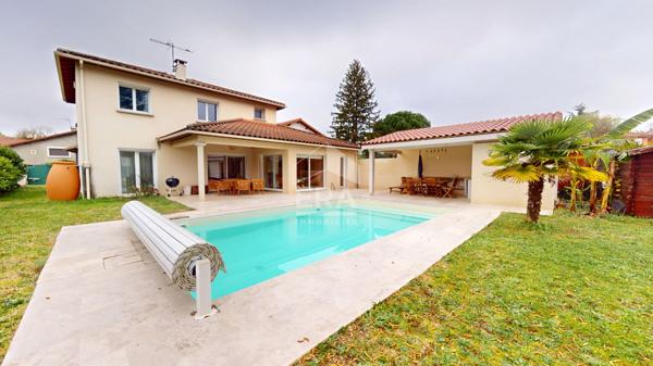 Villa 221 m2, 5 pièces avec dependance