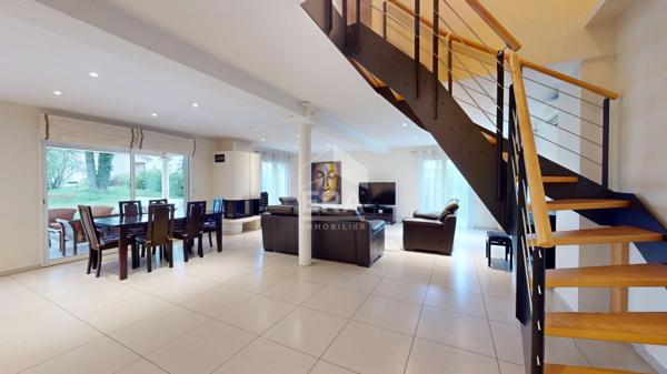 Villa 221 m2, 5 pièces avec dependance