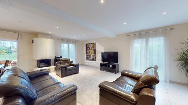 Villa 221 m2, 5 pièces avec dependance
