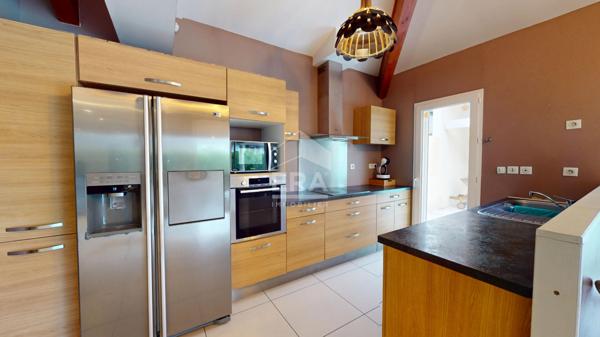 Villa 221 m2, 5 pièces avec dependance