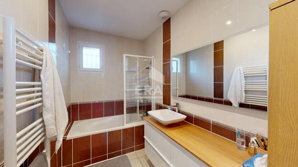 Villa 221 m2, 5 pièces avec dependance