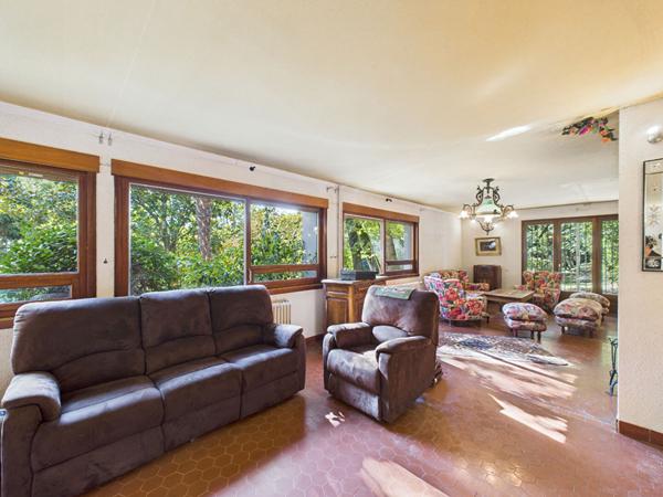 MAISON D'ARCHITECTE 300m² sur PARCELLE 27000m²