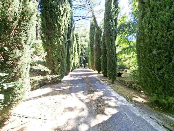 MAISON D'ARCHITECTE 300m² sur PARCELLE 27000m²