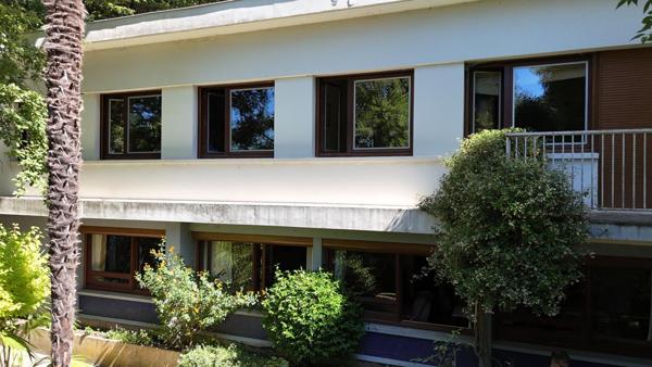 MAISON D'ARCHITECTE 300m² sur PARCELLE 27000m²