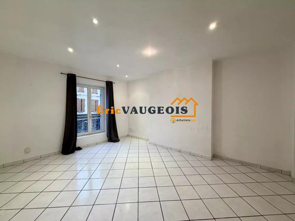 Vente                                                      Appartement
                        
                     1 pièces                      27 m2                     à Coulommiers