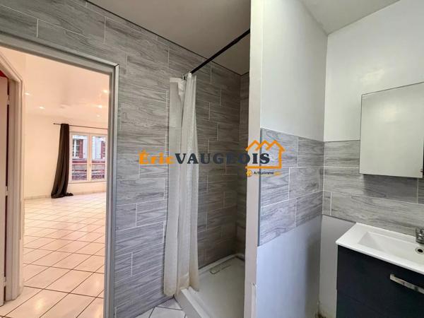 Vente                                                      Appartement
                        
                     1 pièces                      27 m2                     à Coulommiers