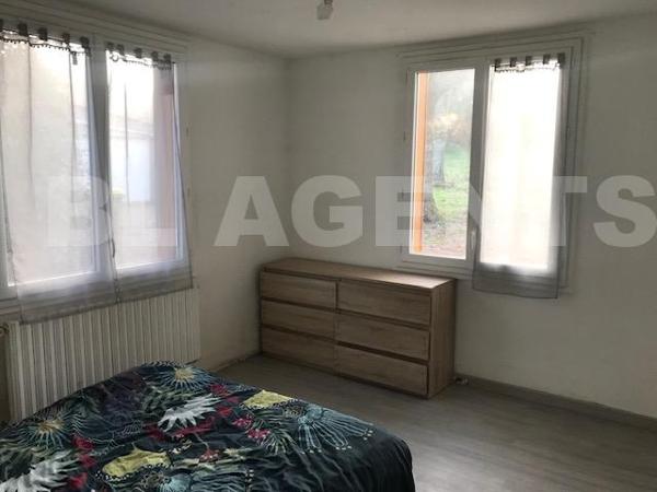 Maison plain-pied avec dépendances proche La Chartre sur le Loir