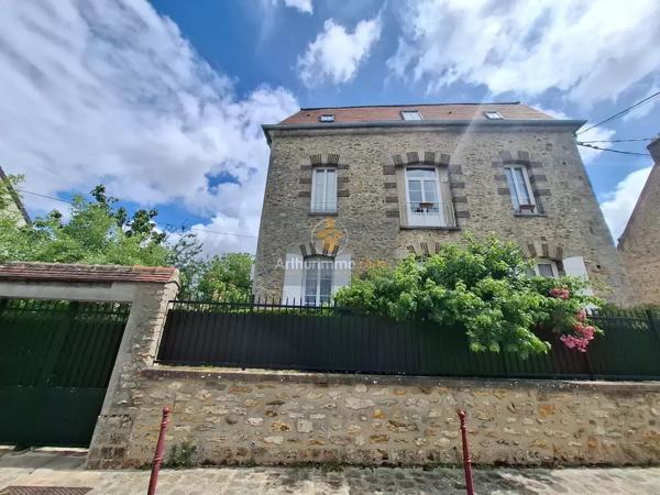 Vente                                                      Propriété
                        
                     12 pièces                      285 m2                     à Rozay-en-Brie