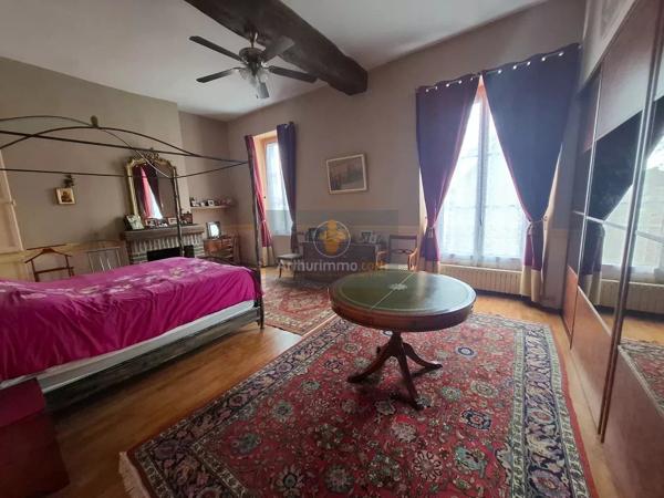 Vente                                                      Propriété
                        
                     12 pièces                      285 m2                     à Rozay-en-Brie