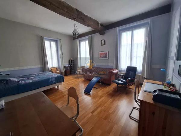 Vente                                                      Propriété
                        
                     12 pièces                      285 m2                     à Rozay-en-Brie