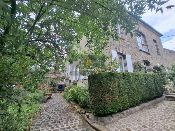 Vente                                                      Propriété
                        
                     12 pièces                      285 m2                     à Rozay-en-Brie
