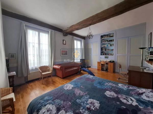 Vente                                                      Propriété
                        
                     12 pièces                      285 m2                     à Rozay-en-Brie