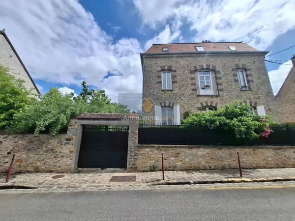 Vente                                                      Propriété
                        
                     12 pièces                      285 m2                     à Rozay-en-Brie