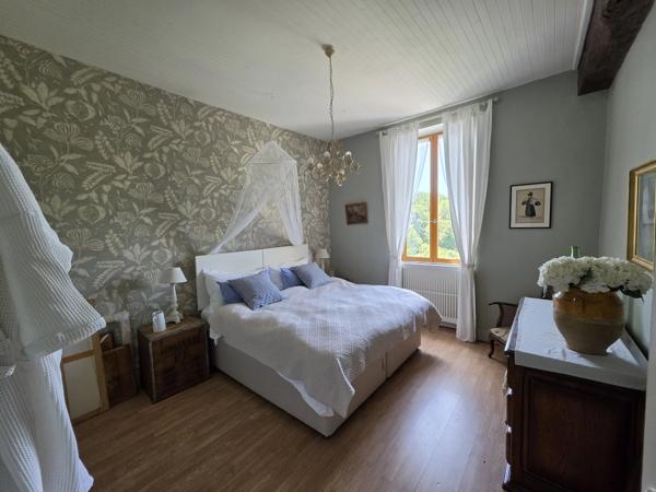 Propriété de caractère avec vue dominante et jardin en terrasses proche de Nérac, Lot et Garonne.