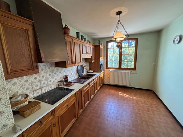 Maison type 7 + garage - SISTERON secteur le Gand