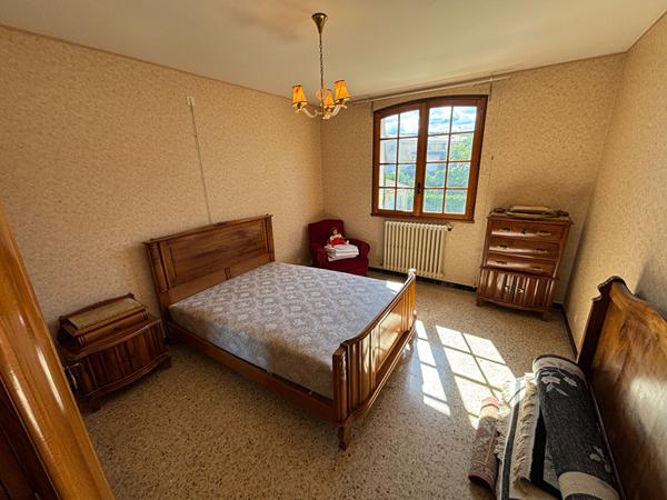 Maison type 7 + garage - SISTERON secteur le Gand