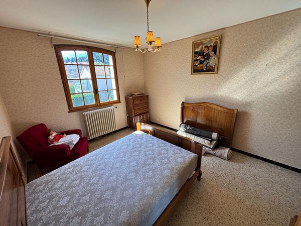 Maison type 7 + garage - SISTERON secteur le Gand