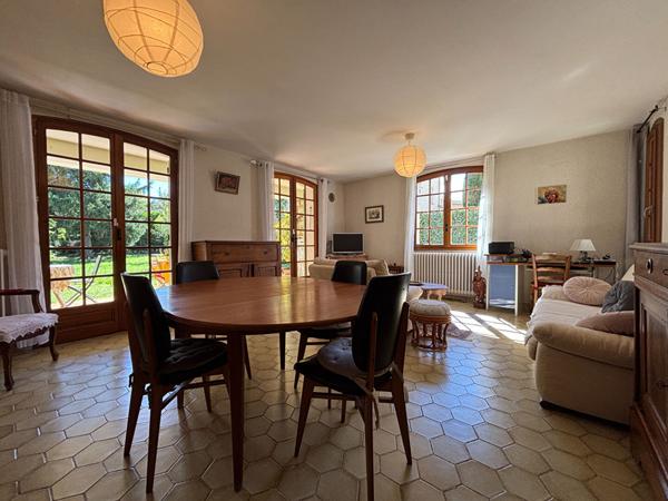 Maison type 7 + garage - SISTERON secteur le Gand