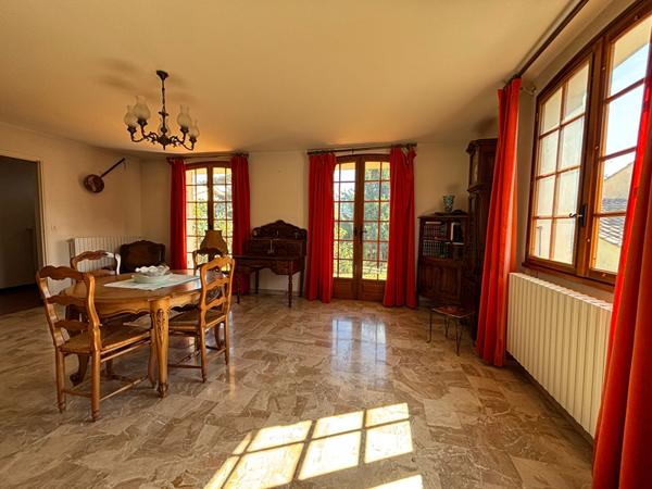 Maison type 7 + garage - SISTERON secteur le Gand