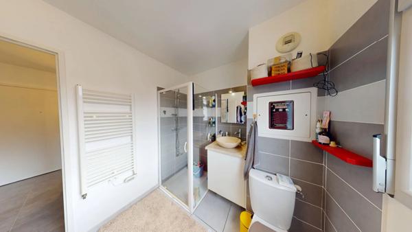 Charmant T3 récent avec balcon, cave et garage