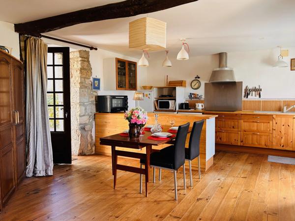 Maison de village de 3 chambres avec cour secrète et terrasse dans une ruelle calme près de Gourdon