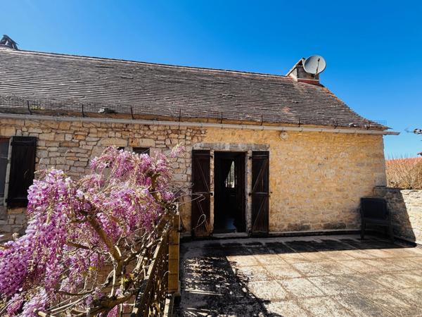 Maison de village de 3 chambres avec cour secrète et terrasse dans une ruelle calme près de Gourdon