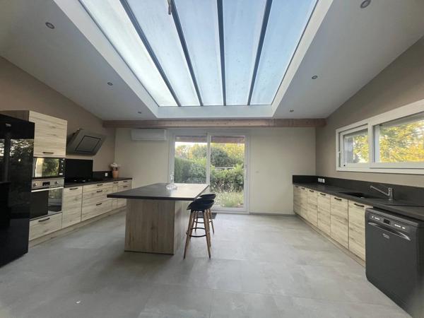 Vente                                                      Maison
                        
                     5 pièces                      187 m2                     à Guérigny