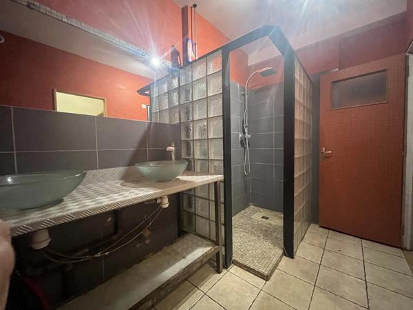 Vente                                                      Maison
                        
                     5 pièces                      187 m2                     à Guérigny