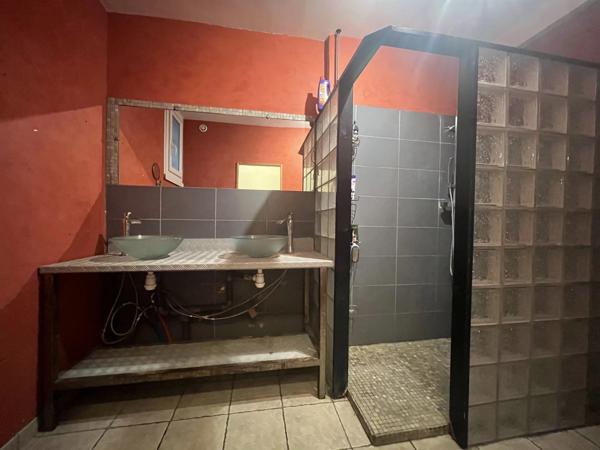 Vente                                                      Maison
                        
                     5 pièces                      187 m2                     à Guérigny