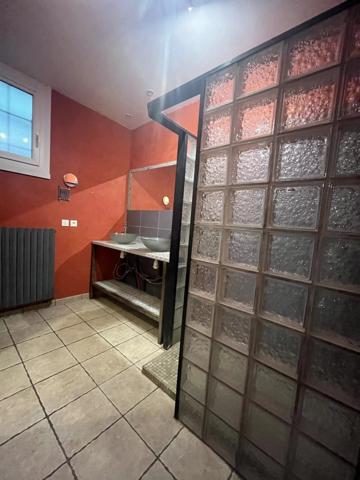 Vente                                                      Maison
                        
                     5 pièces                      187 m2                     à Guérigny