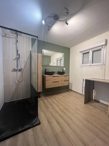 Vente                                                      Maison
                        
                     5 pièces                      187 m2                     à Guérigny