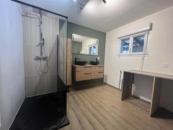 Vente                                                      Maison
                        
                     5 pièces                      187 m2                     à Guérigny
