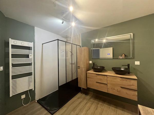 Vente                                                      Maison
                        
                     5 pièces                      187 m2                     à Guérigny
