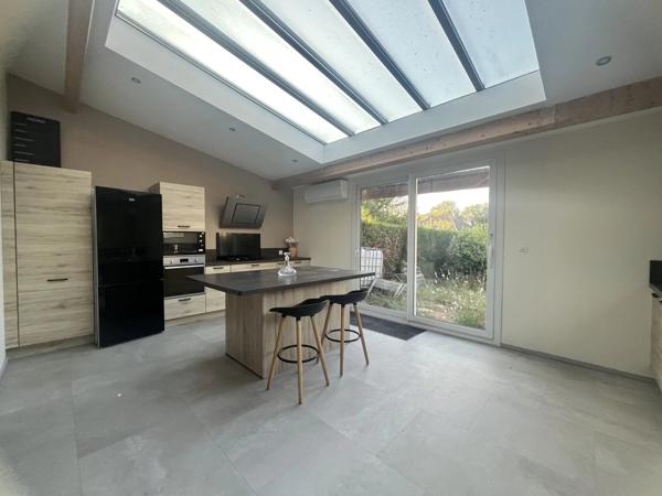 Vente                                                      Maison
                        
                     5 pièces                      187 m2                     à Guérigny