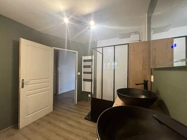 Vente                                                      Maison
                        
                     5 pièces                      187 m2                     à Guérigny