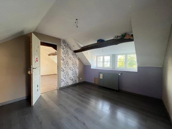 Vente                                                      Maison
                        
                     5 pièces                      187 m2                     à Guérigny