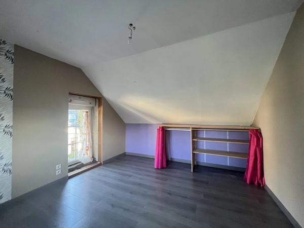 Vente                                                      Maison
                        
                     5 pièces                      187 m2                     à Guérigny
