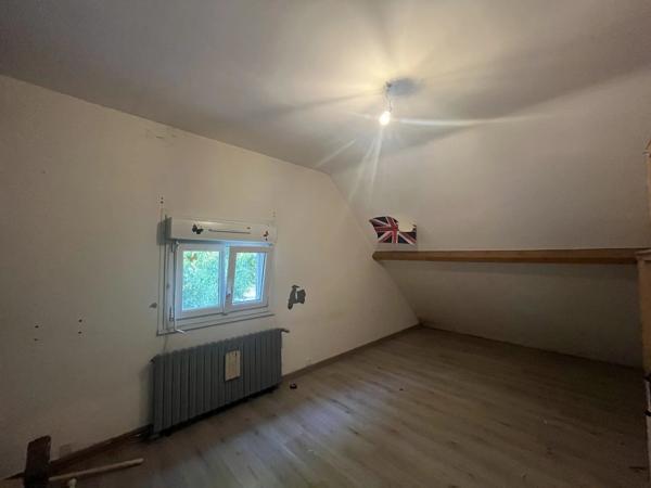Vente                                                      Maison
                        
                     5 pièces                      187 m2                     à Guérigny