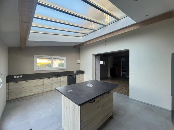 Vente                                                      Maison
                        
                     5 pièces                      187 m2                     à Guérigny