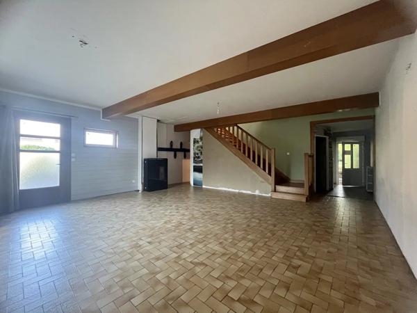Vente                                                      Maison
                        
                     5 pièces                      187 m2                     à Guérigny