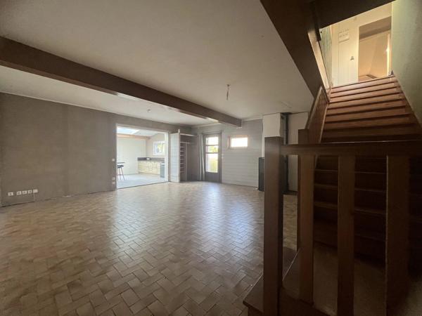 Vente                                                      Maison
                        
                     5 pièces                      187 m2                     à Guérigny