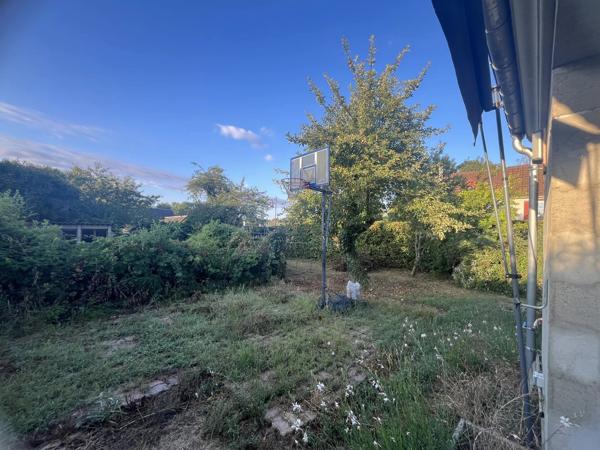 Vente                                                      Maison
                        
                     5 pièces                      187 m2                     à Guérigny