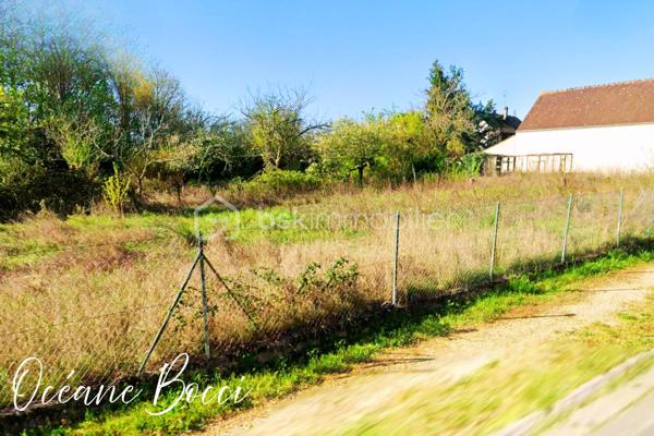 Mehun-sur-yèvre, dans un quartier prisé et recherché, ce terrain constructible de 1000 m² n'attend que vous ! 

Terrain plat, arboré et entièrement clos situé dans un quartier calme et agréable, idéal pour une vie de famille.
Environnement privilégié à proximité des commodités et axes principaux.
Ce terrain est l'opportunité parfaite pour donner vie à votre maison sur-mesure ou simplement y accueillir un mobil-home, dans un cadre paisible tout en restant proche des services du quotidien.
Vous devez prévoir de viabiliser le terrain en eau et électricité ainsi que d'installer un assainissement individuel.

Mehun est une commune dynamique et recherchée, offrant un cadre de vie idéal entre nature et commodité.

Alors n'hésitez plus et décrochez votre téléphone pour prendre rdv pour une visite !