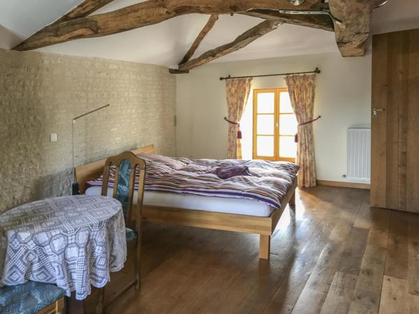 Jolie maison en pierre avec piscine au cœur du village